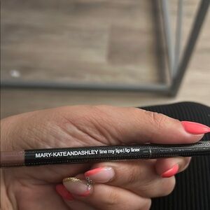 Brown Lip Liner for Precise Definition